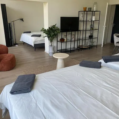 Cozy And Location! 6 Person Apartmán