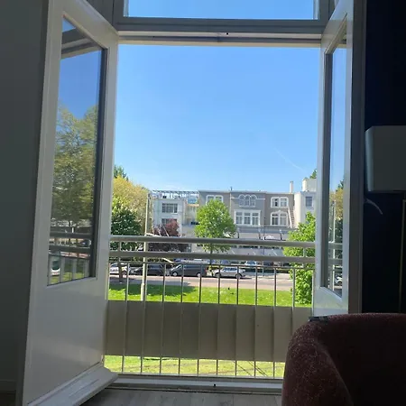 Cozy And Location! 6 Person Apartmán