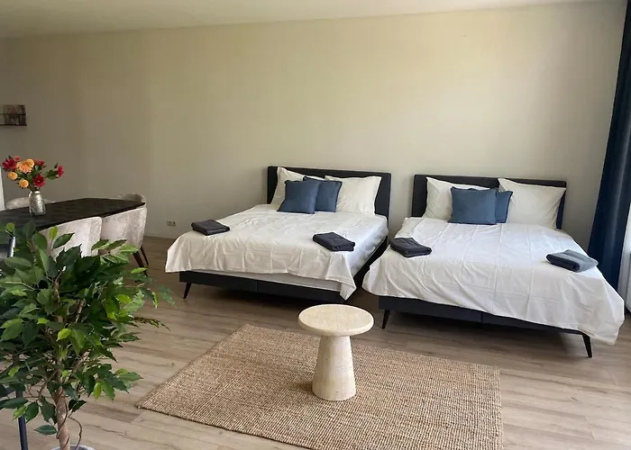 Cozy And Location! 6 Person *